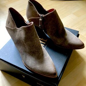 Frye Reed Shootie Suede Ankle Booties side zip Taupe Sz 11